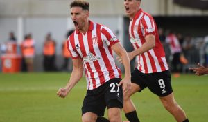 Lee más sobre el artículo Estudiantes se lo dio vuelta a Platense y ganó el Trofeo de Campeones en el Estadio San Nicolás