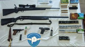 Lee más sobre el artículo Detuvieron a un individuo que llevaba armas de fuego y municiones