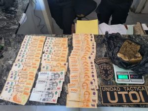 Lee más sobre el artículo Detienen a un joven de 18 años con más de medio kilo de marihuana y dinero