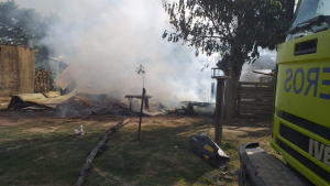 Lee más sobre el artículo Se incendió una vivienda precaria en el Barrio Santa Rosa