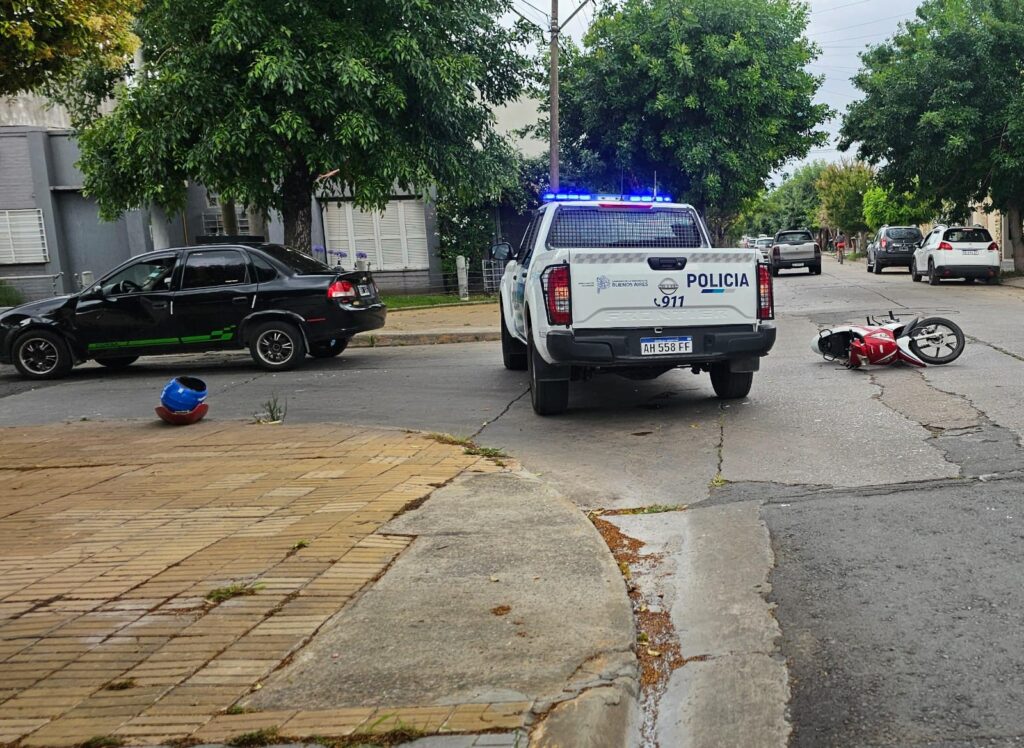 Lee más sobre el artículo Una mujer fue hospitalizada a raíz de accidente entre moto y auto en la zona céntrica