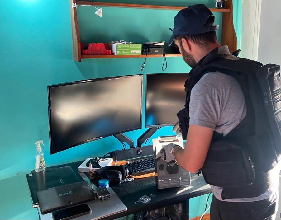 Lee más sobre el artículo San Nicolás, entre las 73 ciudades con allanamientos en la Operación sobre delitos de Abuso Infantil