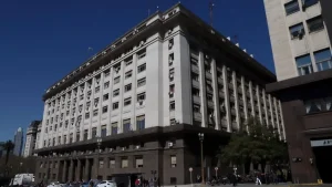 Lee más sobre el artículo Argentina volvió al mercado de deuda en dólares: colocó u$s1.000 millones al 9,26%