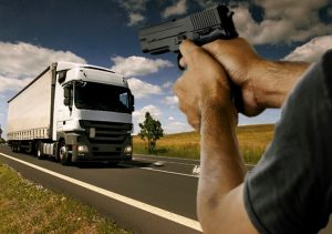 Lee más sobre el artículo Delincuentes armados asaltaron a un camionero que se detuvo por una falla mecánica en la Autopista