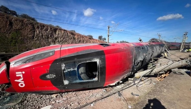 Lee más sobre el artículo El accidente de trenes en el sur de España es de los más graves registrados en Europa en este siglo