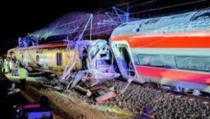 Lee más sobre el artículo Más de veinte muertos en un choque de trenes en España