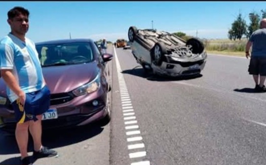 Lee más sobre el artículo Ramallo: un accidente en la Autopista dejó cinco personas con lesiones