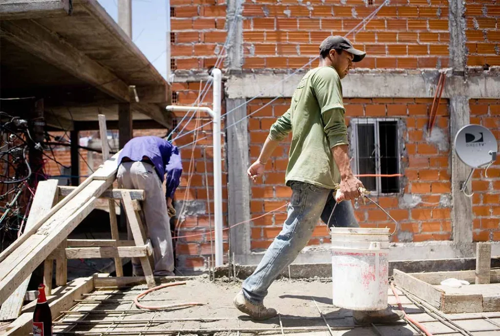 Lee más sobre el artículo Crece el empleo informal en Argentina y ya afecta a más de 5,6 millones de personas