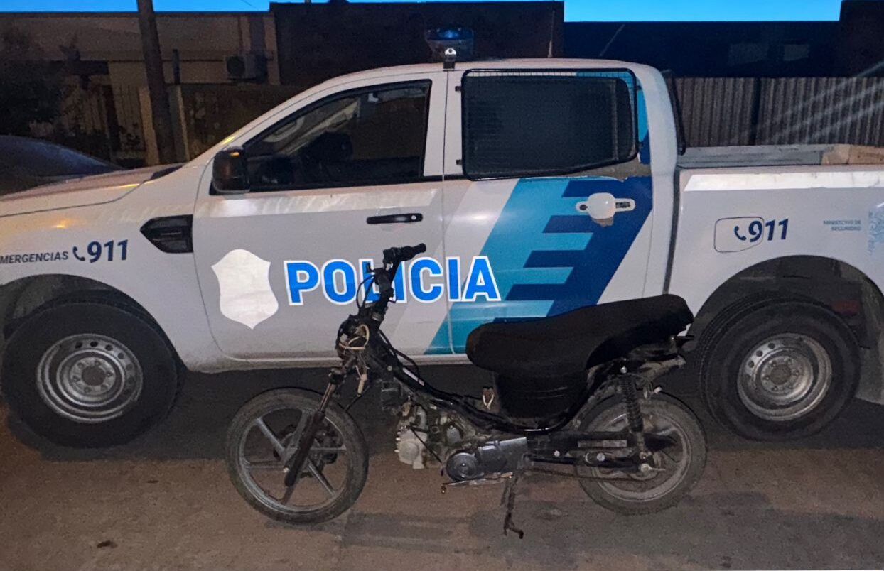 Lee más sobre el artículo Recuperaron en San Nicolás una moto robada en calle Silva de Villa Ramallo