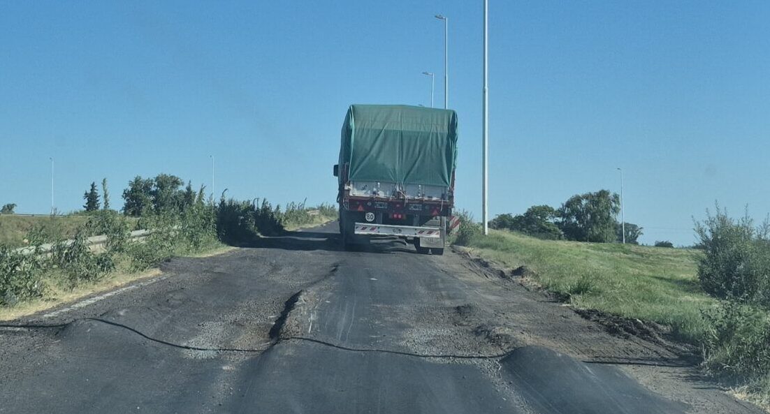 Lee más sobre el artículo El Puente de Autopista y Ruta n° 51, cada vez peor…
