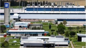 Lee más sobre el artículo General Motors frenará su producción una semana por mes y activa suspensiones en su planta de General Alvear