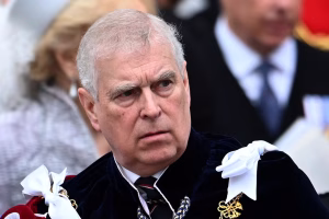 Lee más sobre el artículo El ex-príncipe Andrés fue arrestado por su vínculo con Jeffrey Epstein