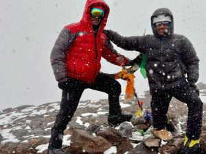 Lee más sobre el artículo Dos nicoleños protagonizaron un hecho histórico, al escalar la cima del Aconcagua