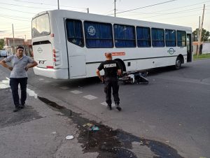Lee más sobre el artículo Un hombre herido a raíz de colisión entre moto y colectivo