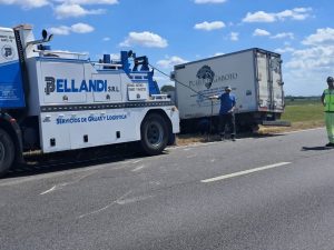 Lee más sobre el artículo Un camión despistó en la Autopista, a la altura de Theobald