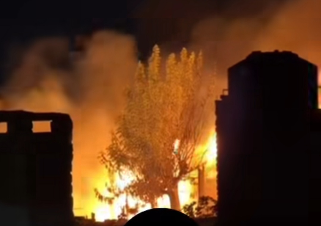 Lee más sobre el artículo Dos personas heridas a raíz de un incendio en la zona sur