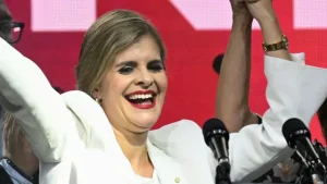 Lee más sobre el artículo Quién es Laura Fernández, la Bukele de Costa Rica que arrasó en las elecciones y será la próxima presidenta