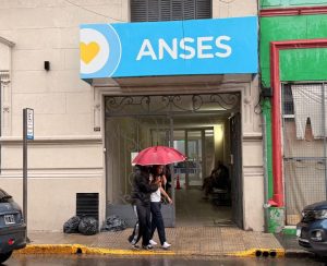 Lee más sobre el artículo Paritaria a la baja: los estatales nacionales nicoleños ya no cobran el presentismo