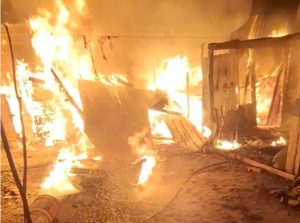 Lee más sobre el artículo Incendiaron una vivienda en barrio Lares tras el ataque a tiros ocurrido en Reynoso al 900