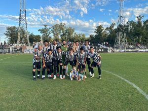 Lee más sobre el artículo Fútbol local: La Emilia ganó y es el único líder del Torneo Apertura
