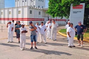 Lee más sobre el artículo Lácteos Verónica cerró sus plantas y no paga sueldos