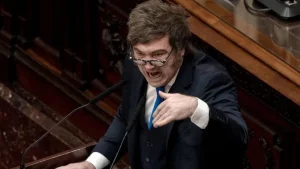 Lee más sobre el artículo Javier Milei tensa la relación con los empresarios y el mercado en modo guerra «le corre el arco»
