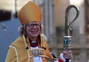 Lee más sobre el artículo Reino Unido: una obispa se convirtió en la primera mujer al mando de la Iglesia anglicana
