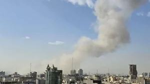 Lee más sobre el artículo Irán atacó la refinería de petróleo más grande de Arabia Saudita