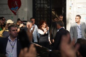 Lee más sobre el artículo Cristina Kirchner declaró en la causa Cuadernos y no respondió preguntas: “Me puedo morir presa con este Poder Judicial”