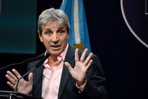 Lee más sobre el artículo ¿De qué país habla el ministro Caputo?