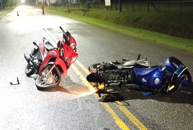 Lee más sobre el artículo Un joven fue trasladado en grave estado al Hospital San Felipe tras chocar dos motos en Pérez Millán