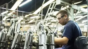 Lee más sobre el artículo Fábrica de termos Lumilagro apagó sus hornos tras 83 años y ahora importa todo desde China