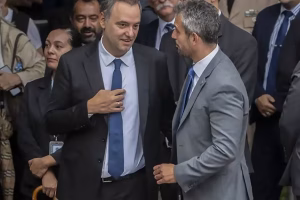 Lee más sobre el artículo Circo montado en Diputados para respaldar a Manuel Adorni