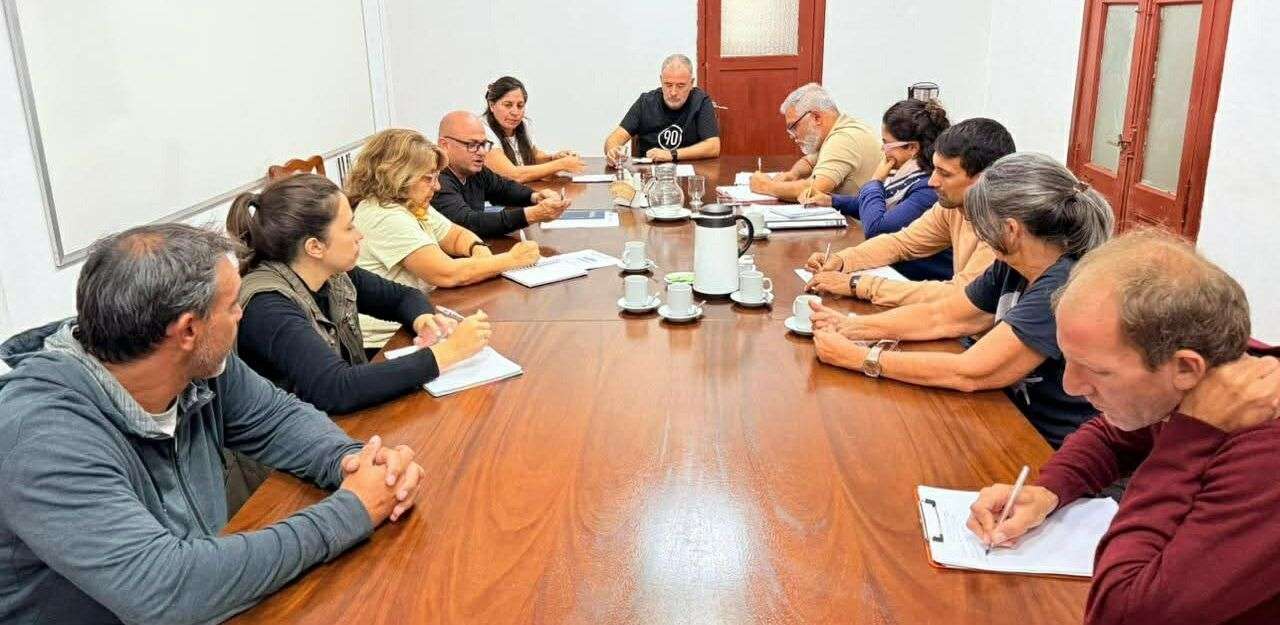 Lee más sobre el artículo El Paraíso: se firmó el convenio entre Provincia y Ramallo para el arreglo del techo de las Escuelas 7 y 25