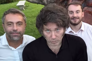 Lee más sobre el artículo Festival de créditos libertarios: los hombres de Caputo aparecen entren los más beneficiados