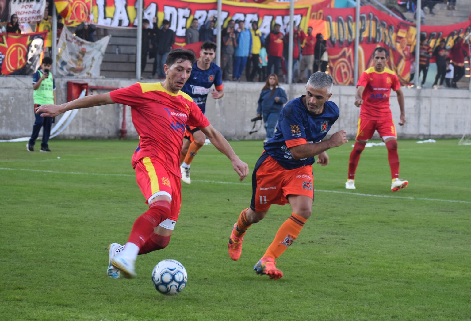Lee más sobre el artículo Regatas y Belgrano protagonizan un nuevo clásico del fútbol nicoleño