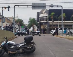 Lee más sobre el artículo Un policía resultó herido tras choque en la zona del Viaducto