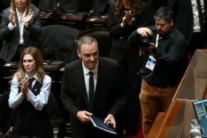 Lee más sobre el artículo Las excusas de Adorni por sus viajes al exterior: “Quieren asemejar mi vida privada con actos de gobierno”