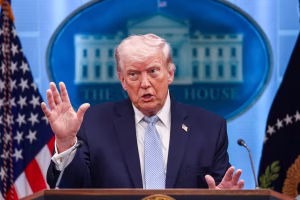 Lee más sobre el artículo Trump anunció un alto el fuego de dos semanas con Irán y dijo que el régimen acordó abrir el estrecho de Ormuz
