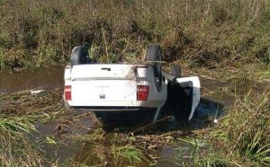 Lee más sobre el artículo Volcó una camioneta y el conductor fue trasladado al Hospital Gomendio