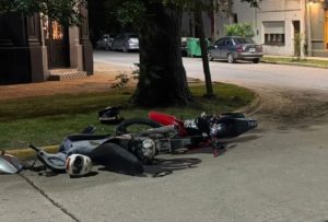 Lee más sobre el artículo Villa Ramallo: un hombre pelea por su vida tras choque entre dos motos