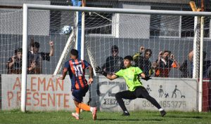 Lee más sobre el artículo Fútbol local: Regatas goleó a Belgrano 7 a 0