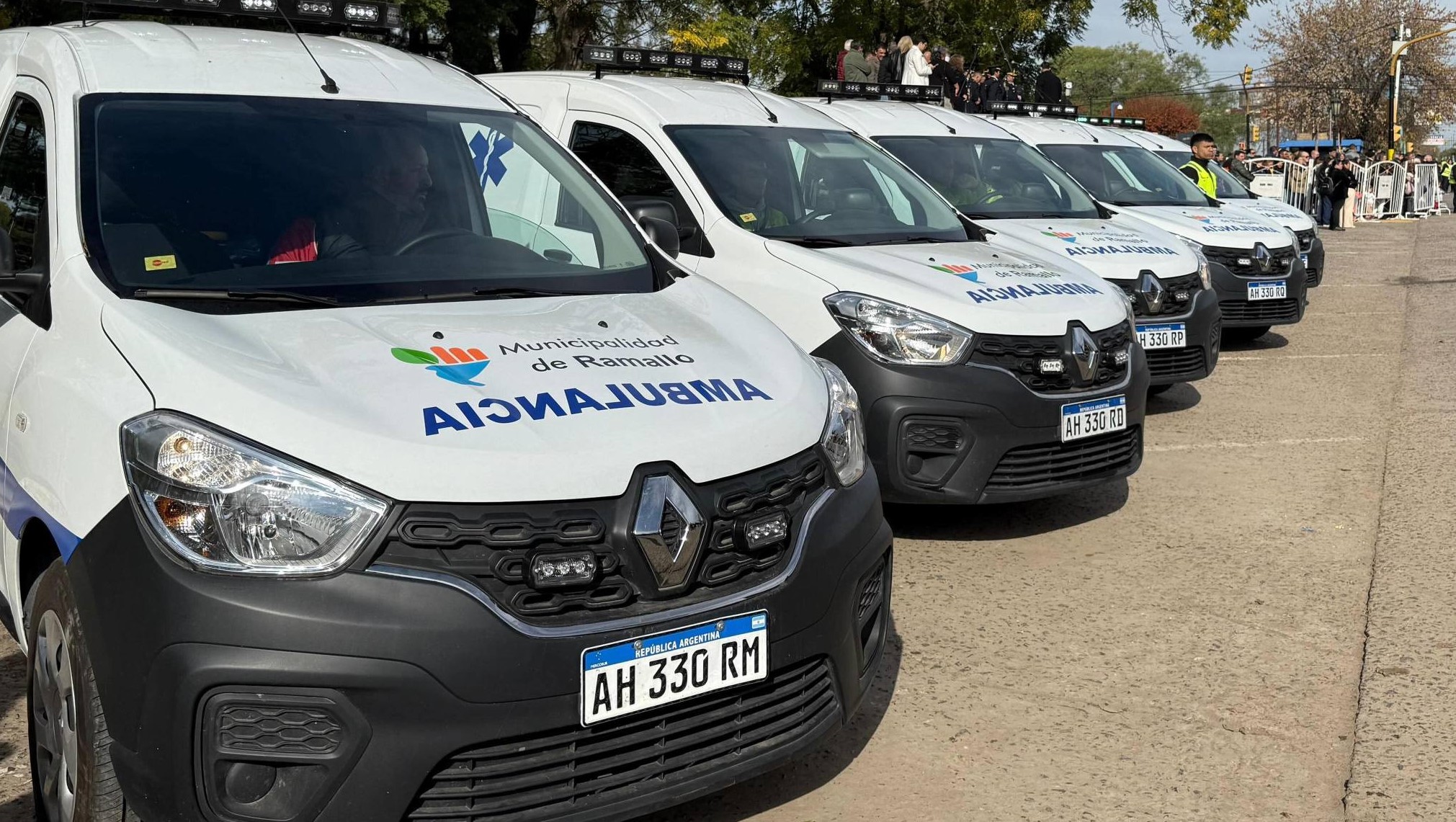 En este momento estás viendo El Municipio de Ramallo presentó cinco ambulancias que serán destinadas al hospital y Unidades Sanitarias