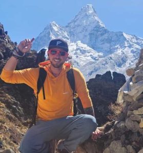 Lee más sobre el artículo Del Aconcagua al Everest: el médico de La Emilia que está en el techo del mundo