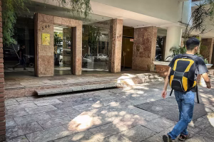 Lee más sobre el artículo Más gastos de Adorni en efectivo: 14 millones para amoblar la casa en Caballito