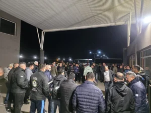 Lee más sobre el artículo San Nicolás se quedó varias horas sin colectivos, por la deuda salarial de Vercelli