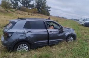Lee más sobre el artículo Volcó una camioneta en la Autopista, a la altura de Ramallo
