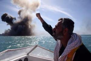 Lee más sobre el artículo Irán afirma haber atacado un barco de Estados Unidos en Ormuz pero Washington lo niega