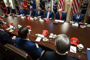 Lee más sobre el artículo Trump descartó un acuerdo que le permita a Irán controlar el estrecho de Ormuz