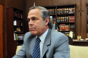 Lee más sobre el artículo Insólito: le hackearon el WhatsApp a Villafuerte Ruzo e intentaron estafar a sus contactos